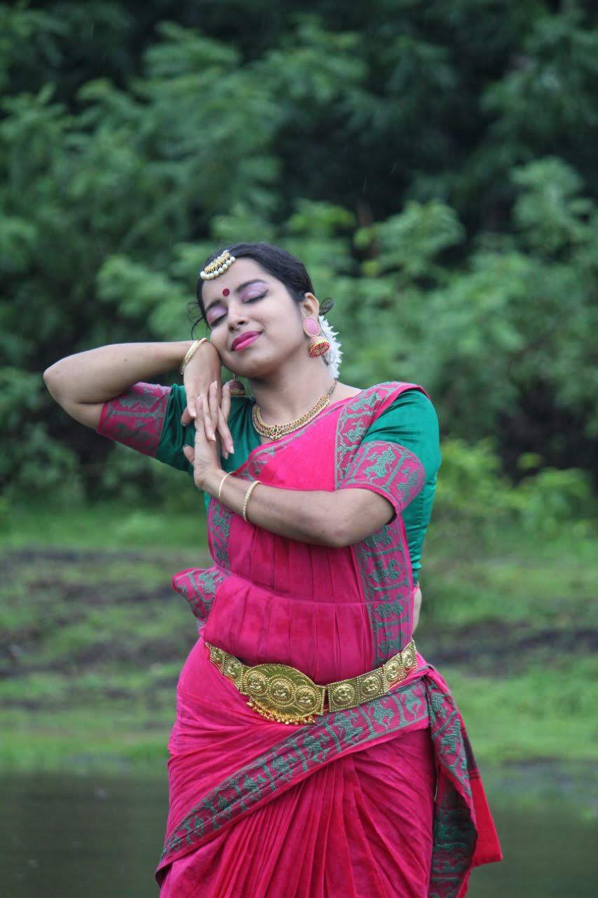 Maithri performing Bharatanatyam on stage